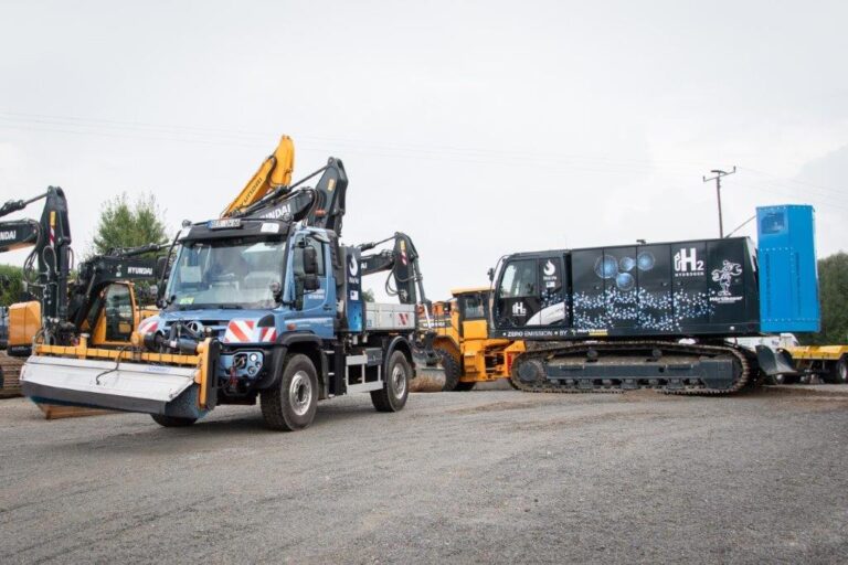 Unimog i pojazd gąsienicowy: zakończony sukcesem projekt rozwoju wodorowych silników spalinowych 