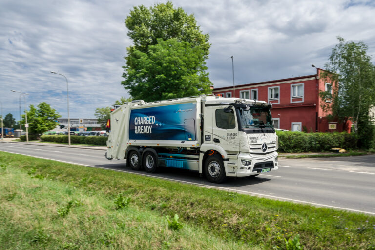 eActros 300 z zabudową śmieciarki zaczyna testy w WPO ALBA SA 