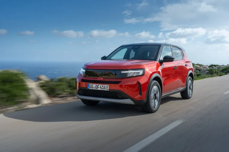 Opel Frontera: wszechstronny SUV dla rodziny, oferujący dużą przestrzeń i komfort