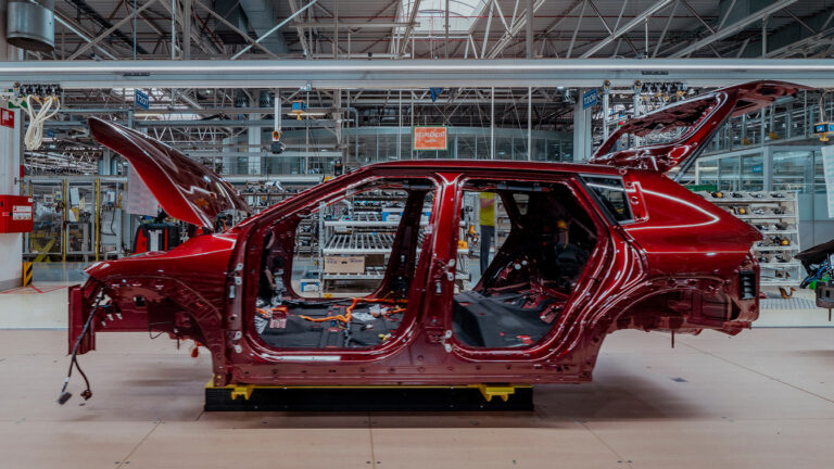 Kia rozpoczyna w Europie wytwarzanie aut elektrycznych – start produkcji modelu EV4